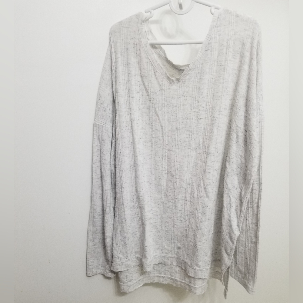 GUC gray long sleeve shirt